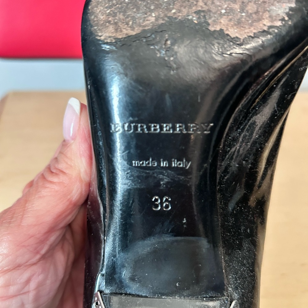Authentic BURBERRY Black Patent Leather Heels - Picture 5 of 6